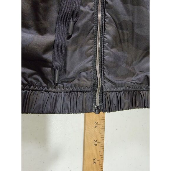 Lululemon Women's Camo Black Hoodie Vest - sz 4 - Picture 5 of 6